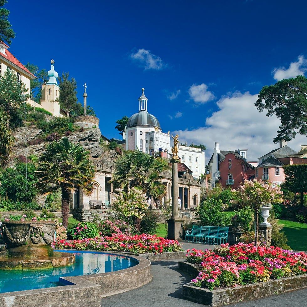 Plant, Tree, Shrub, Garden, Flower, Spire, Landscaping, Spring, Water feature, Finial, 
