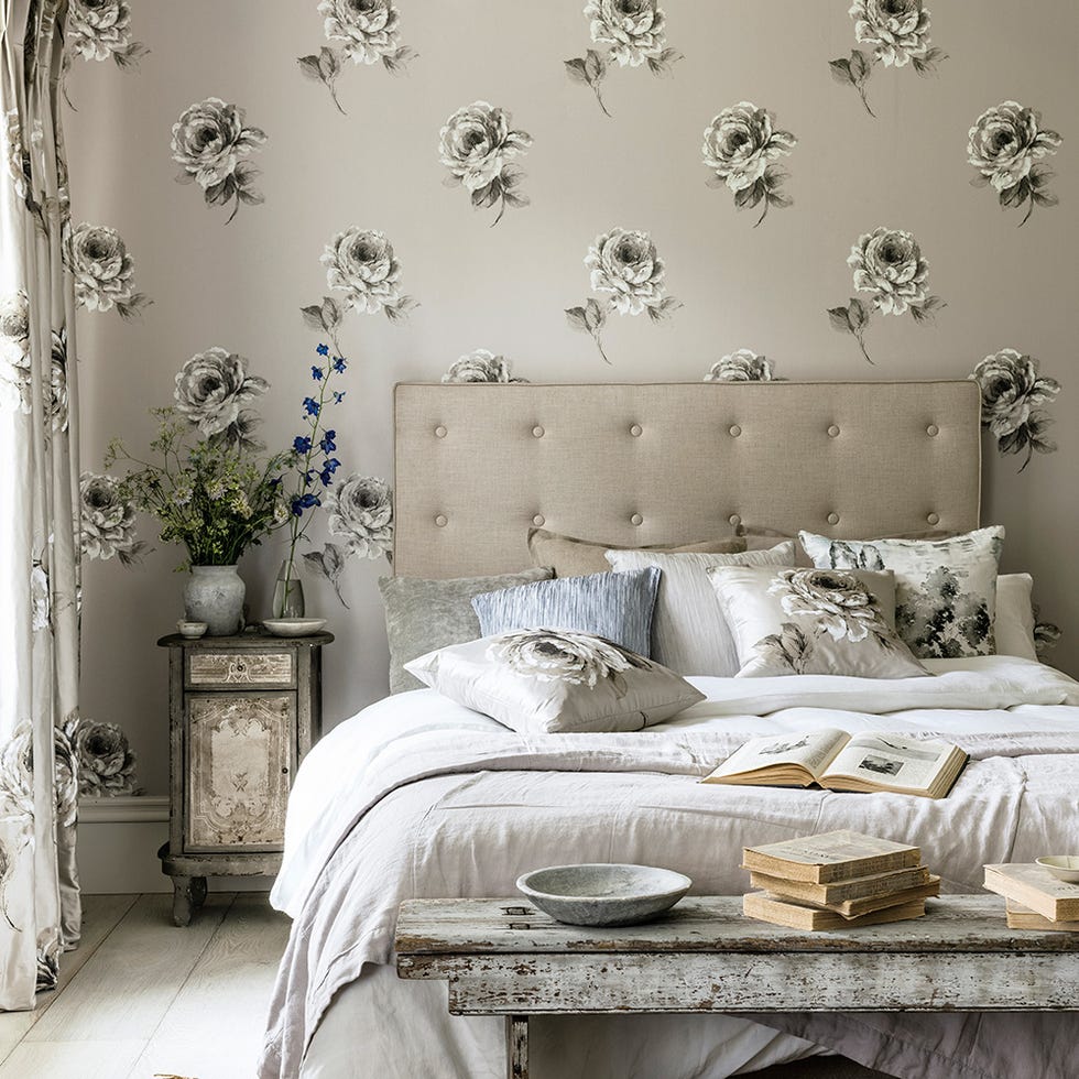 Bedroom, Room, Furniture, Bed, White, Bed frame, Wall, Bed sheet, Interior design, Bedding, 