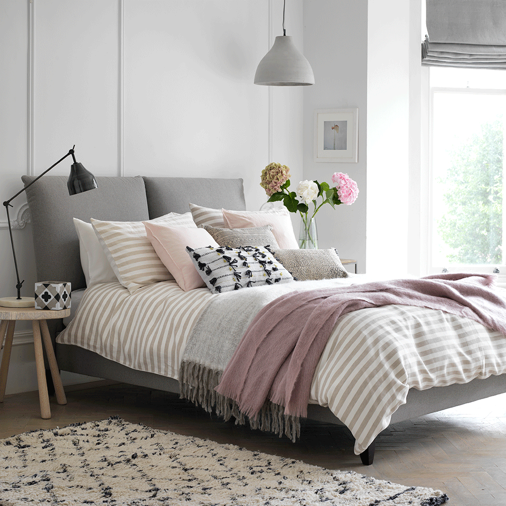 Bedroom, Furniture, Bed, Bed sheet, Bedding, Room, Bed frame, Interior design, Duvet, Nightstand, 