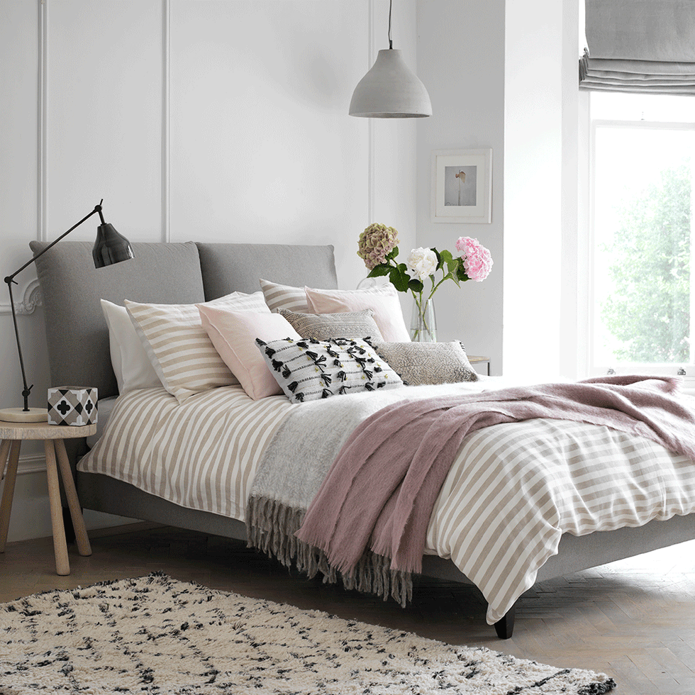 Bedroom, Furniture, Bed, Bed sheet, Bedding, Room, Bed frame, Interior design, Duvet, Nightstand, 