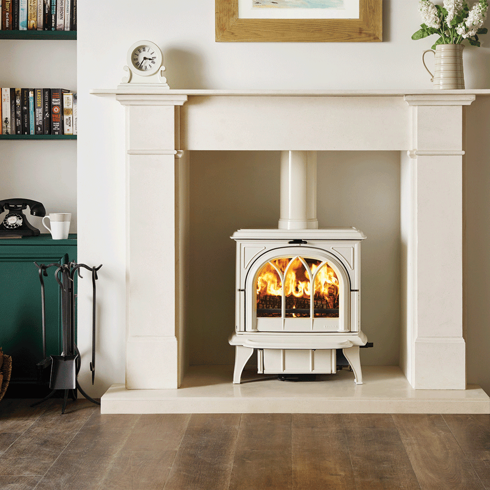 Wood-burning stove, Hearth, Fireplace, Heat, Room, Wood flooring, Masonry oven, Floor, Stove, Wood, 
