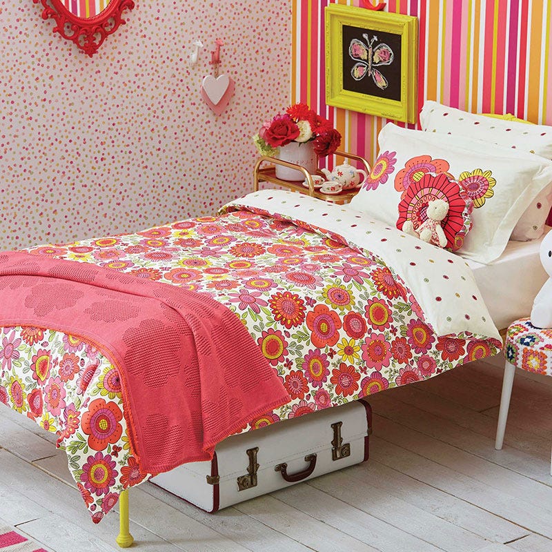 Bed sheet, Bedding, Textile, Pink, Furniture, Bed, Pillow, Bedroom, Bed frame, Duvet, 