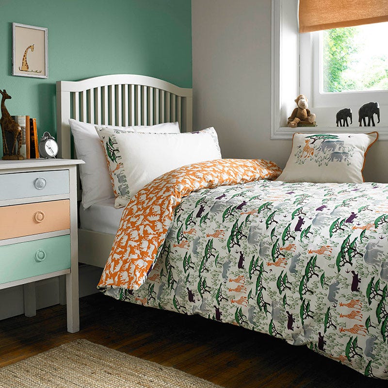 Bed sheet, Bed, Bedding, Bedroom, Furniture, Room, Duvet cover, Green, Textile, Interior design, 