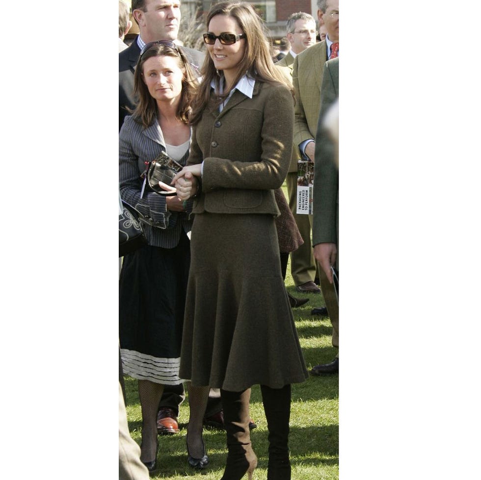Clothing, Coat, Outerwear, Style, Sunglasses, Street fashion, Fashion, Boot, Goggles, Bag, 