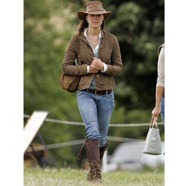 Clothing, Jeans, Beige, Outerwear, Jacket, Footwear, Street fashion, Headgear, Denim, Hat, 