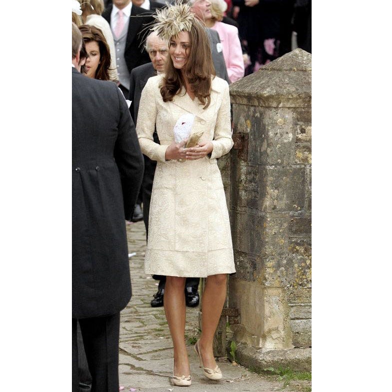 Clothing, Dress, Fashion, Street fashion, Footwear, Event, Haute couture, Outerwear, Cocktail dress, Beige, 