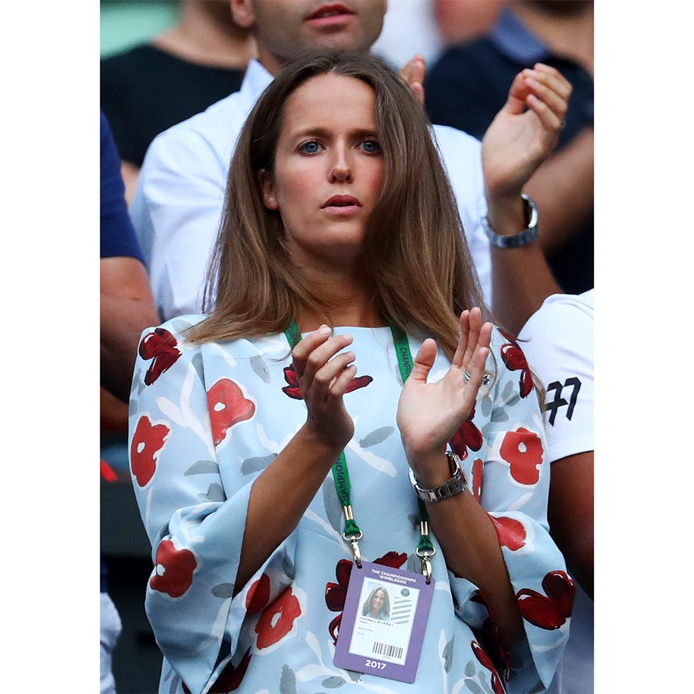 Product, Arm, Fashion, Human, Lip, Hand, T-shirt, Finger, Fan, Photography, 