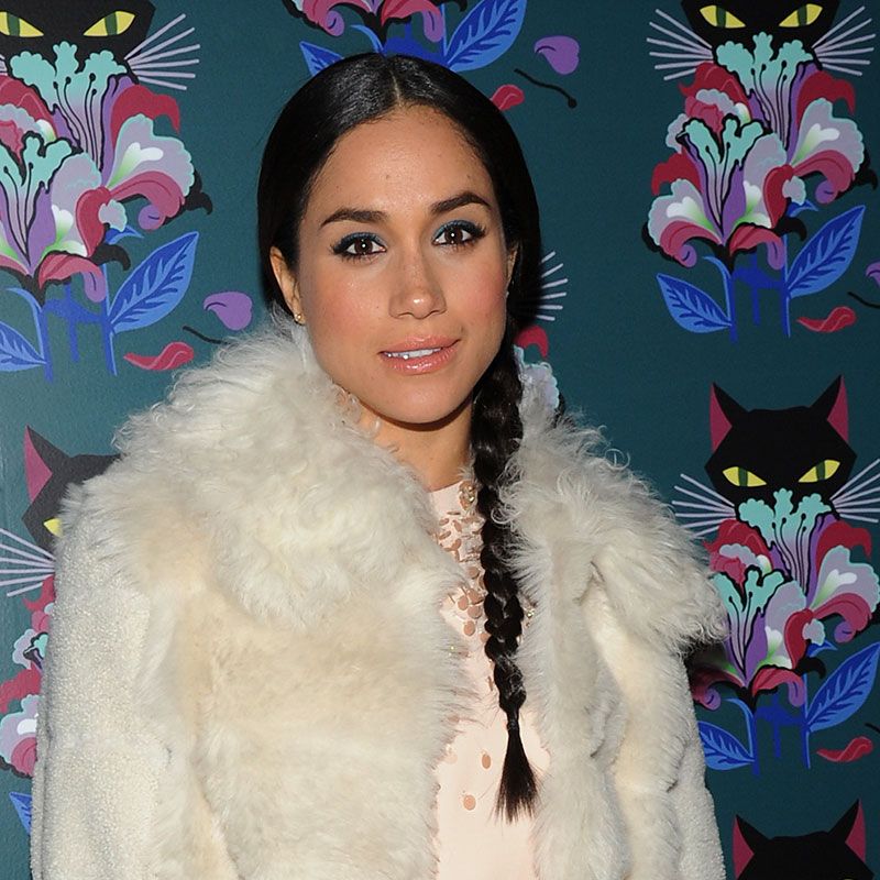 Hair, Skin, Fur, Beauty, Eyebrow, Lip, Textile, Black hair, Feather boa, Long hair, 