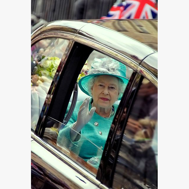 Motor vehicle, Vehicle door, Vehicle, Snapshot, Car, Selfie, Photography, Family car, Driving, Automotive window part, 