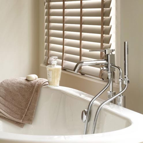 Property, Plumbing fixture, Interior design, Tap, Window covering, Bathtub accessory, Linens, Window treatment, Beige, Bathroom accessory, 