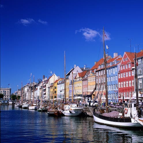 Body of water, Waterway, Watercraft, Town, Water, City, Channel, Boat, Building, Reflection, 