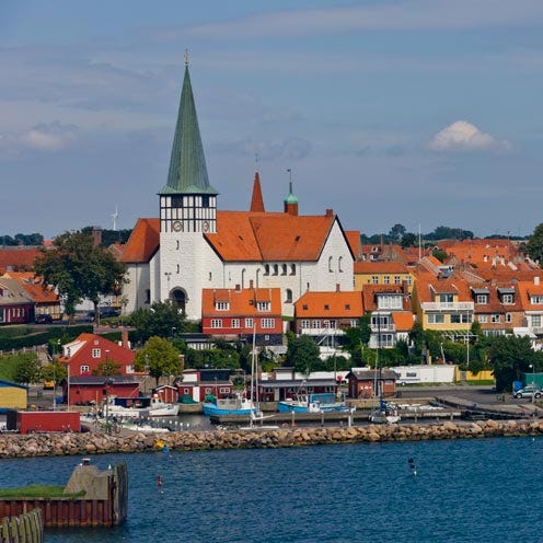 Town, Spire, Neighbourhood, Steeple, House, Roof, Residential area, Bank, Cone, Tower, 