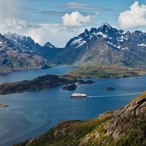 Mountainous landforms, Water, Mountain range, Natural landscape, Mountain, Bank, Cumulus, Watercraft, Glacial lake, Lake, 