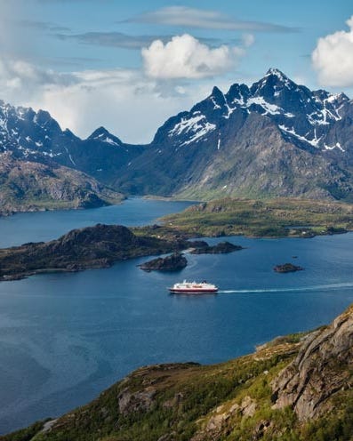 Mountainous landforms, Water, Mountain range, Natural landscape, Mountain, Bank, Cumulus, Watercraft, Glacial lake, Lake, Mountainous landforms, Water, Mountain range, Natural landscape, Mountain, Bank, Cumulus, Watercraft, Glacial lake, Lake,