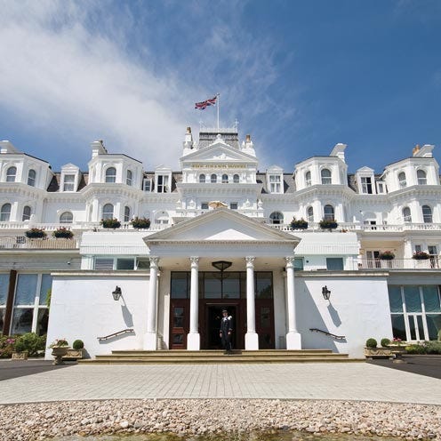 Sky, Window, Facade, Landmark, Door, Official residence, Flag, Palace, Classical architecture, Mansion, 