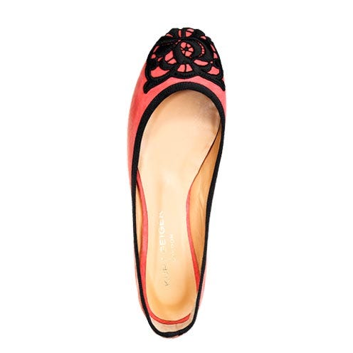Carmine, Tan, Maroon, Ballet flat, Foot, Flesh, Dancing shoe, Synthetic rubber, 