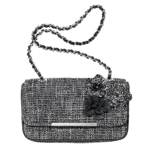 White, Bag, Style, Fashion accessory, Pattern, Black, Luggage and bags, Shoulder bag, Black-and-white, Monochrome photography, 