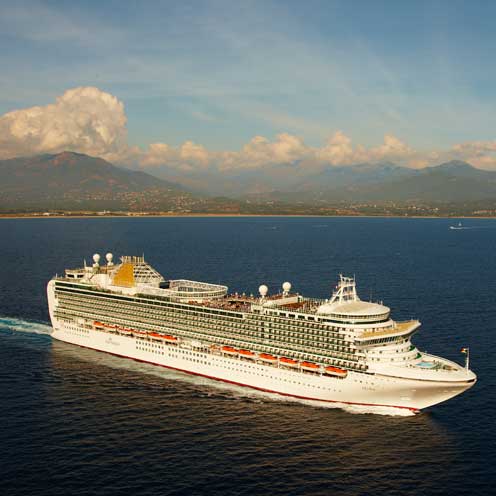 Mode of transport, Cruise ship, Passenger ship, Watercraft, Water, Boat, Liquid, Horizon, Waterway, Coastal and oceanic landforms, 