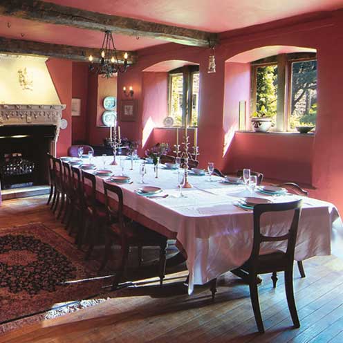 Lighting, Tablecloth, Room, Glass, Interior design, Textile, Floor, Table, Furniture, Flooring, 