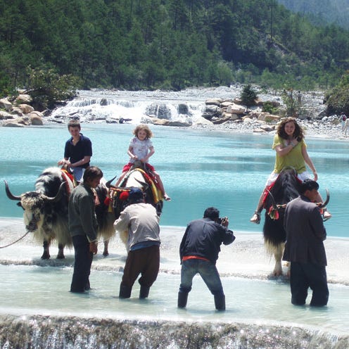 Human, Water resources, Water, Working animal, Tourism, Bank, Pack animal, Lake, Luggage and bags, Holiday, 