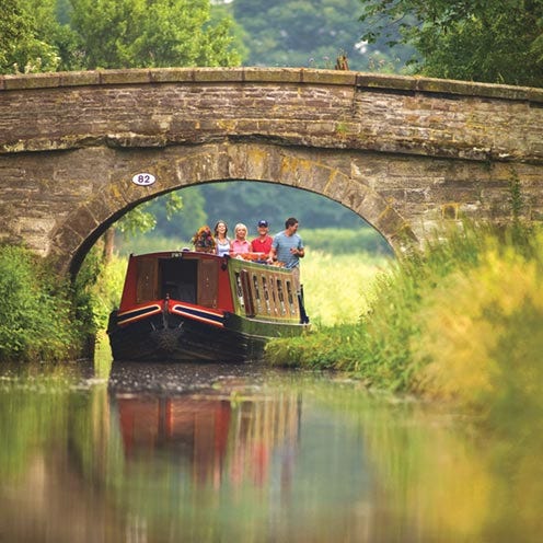 Body of water, Waterway, Watercraft, Channel, Canal, Bridge, Boat, Bank, Watercourse, Travel, 