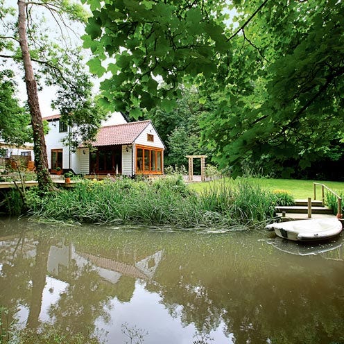 Plant, Reflection, Water resources, Pond, House, Bank, Watercourse, Home, Wetland, Rural area, 