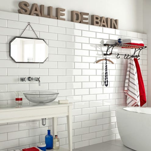 Plumbing fixture, Room, Property, Wall, Tile, Interior design, Tap, Bathroom sink, Floor, Sink, 