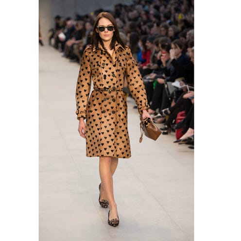 Clothing, Eyewear, Footwear, Vision care, Brown, Shoulder, Outerwear, Bag, Sunglasses, Style, 