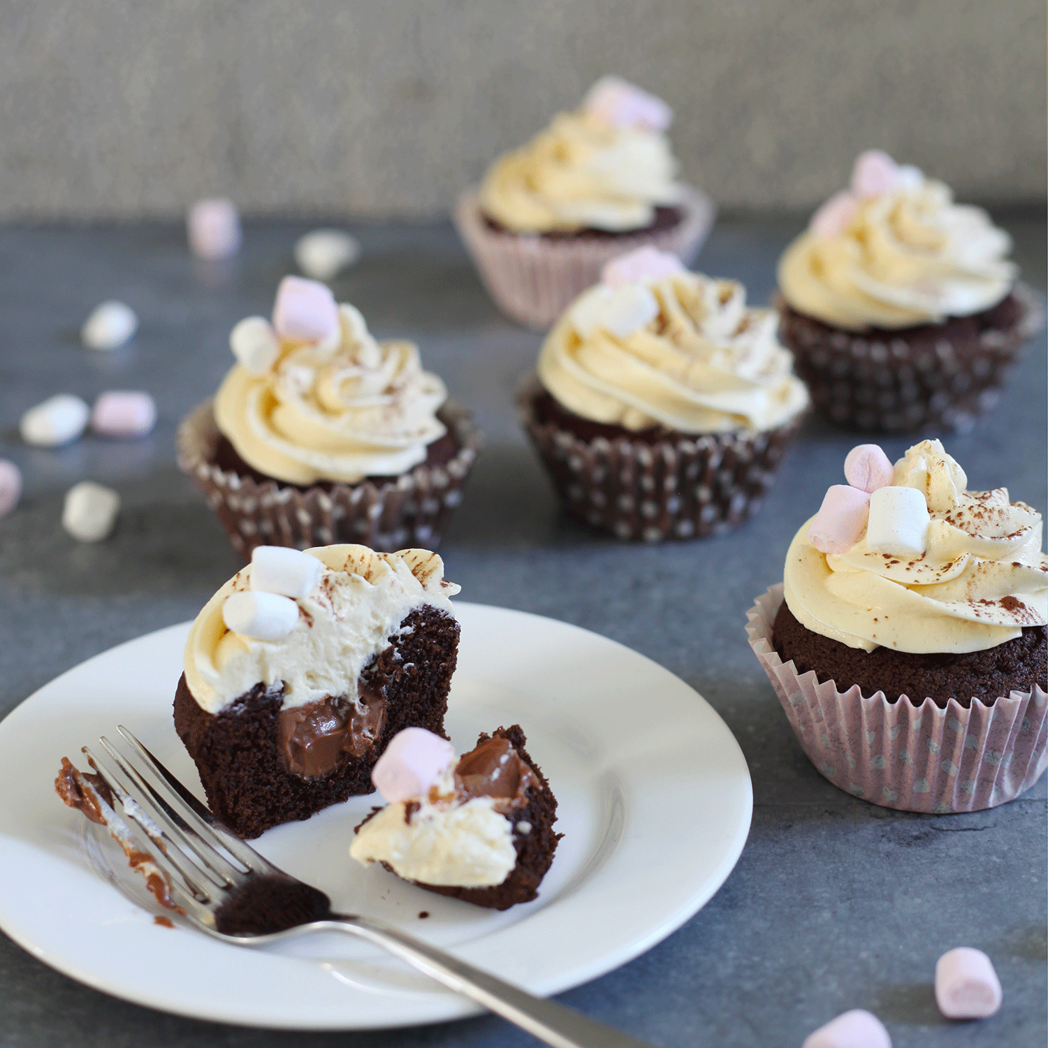 Dish, Food, Cuisine, Cupcake, Buttercream, Dessert, Icing, Cake, Baked goods, Cream, 