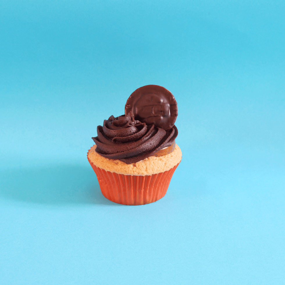 Cupcake, Food, Dessert, Buttercream, Icing, Baking cup, Chocolate, Cake, Baked goods, Cuisine, 