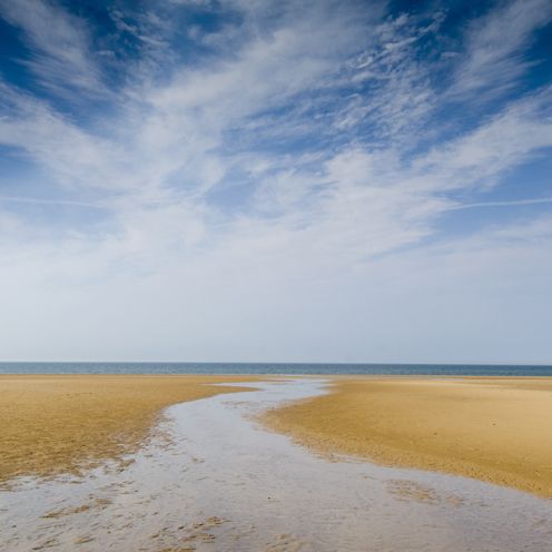 Body of water, Fluid, Coastal and oceanic landforms, Natural environment, Coast, Shore, Liquid, Horizon, Atmosphere, Plain, 