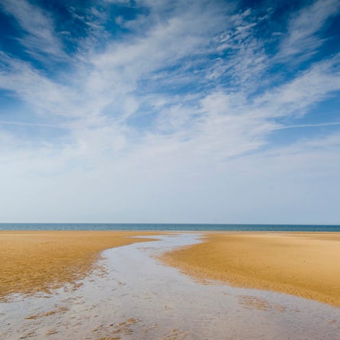 Body of water, Fluid, Coastal and oceanic landforms, Natural environment, Coast, Shore, Liquid, Horizon, Atmosphere, Plain, 