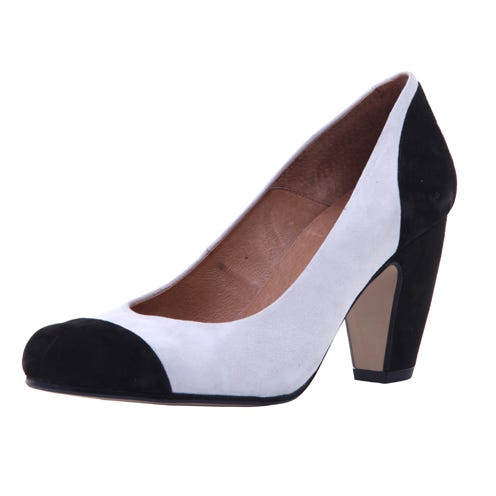 Footwear, Brown, Tan, Basic pump, Beige, Court shoe, Dancing shoe, High heels, Dress shoe, Fashion design, 