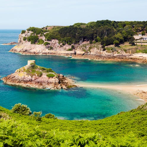 Body of water, Coastal and oceanic landforms, Nature, Vegetation, Natural landscape, Coast, Water resources, Water, Landscape, Bay, 