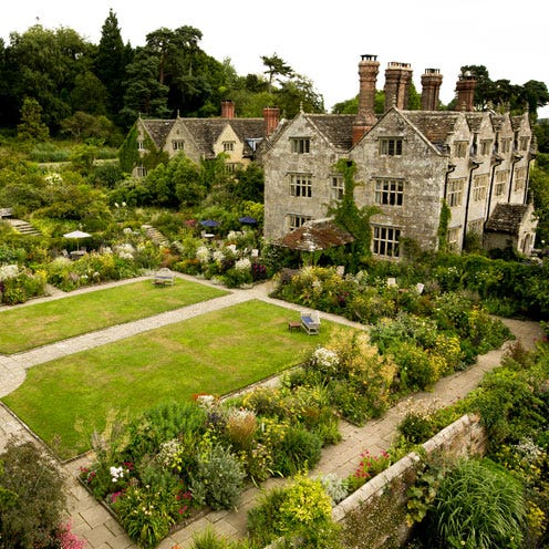 Plant, Garden, Shrub, House, Manor house, Groundcover, Yard, Estate, Hedge, Landscaping, 