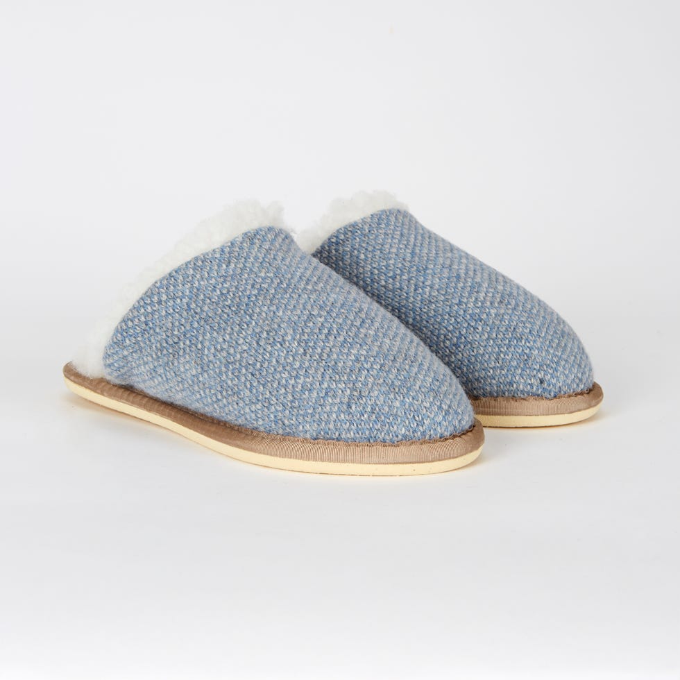 Tan, Grey, Beige, Natural material, Slipper, Oval, Stitch, 