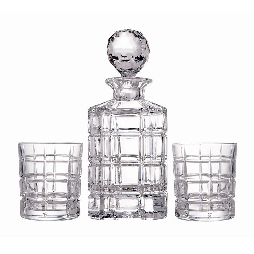 Glass, Product, Drinkware, Barware, Liquid, Transparent material, Black-and-white, Serveware, Old fashioned glass, Highball glass, 
