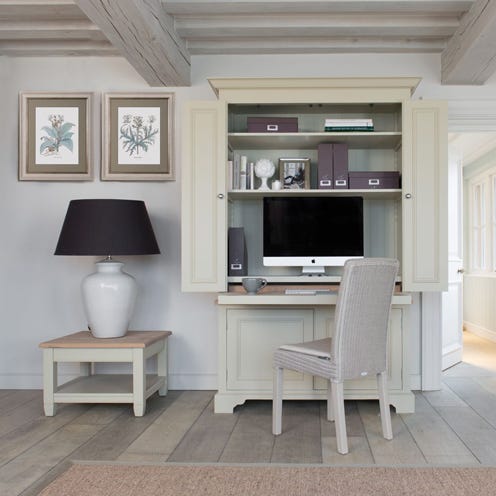 Wood, Room, Interior design, Floor, Flooring, Wall, Furniture, Table, Display device, Ceiling, 