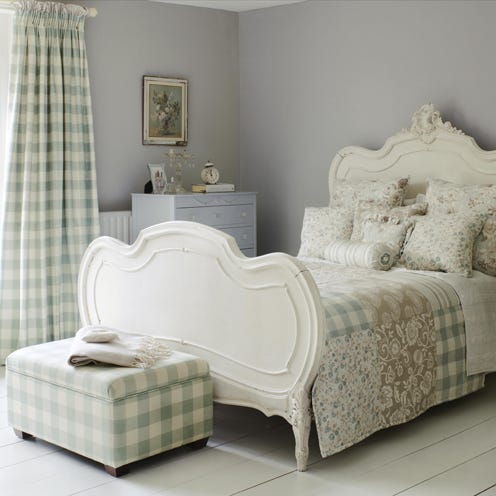 Room, Interior design, Property, Wall, Floor, Textile, Bed, Bedding, Furniture, Linens, 