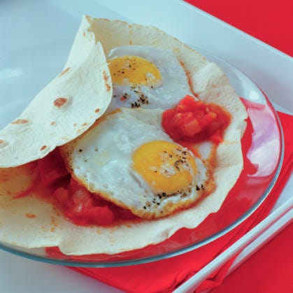 Fried egg, Food, Egg yolk, Dishware, Cuisine, Dish, Meal, Ingredient, Breakfast, Serveware, 