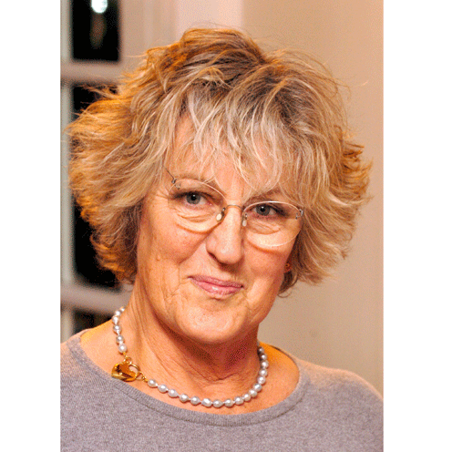 Glasses, Hairstyle, Chin, Forehead, Eyebrow, Jewellery, Mammal, Fashion accessory, Wrinkle, Neck, 