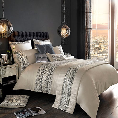 Interior design, Bed, Lighting, Room, Floor, Bedding, Property, Bedroom, Textile, Wall, 