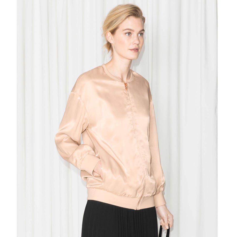 Sleeve, Shoulder, Joint, Collar, Standing, Waist, Elbow, Fashion, Neck, Beige, 