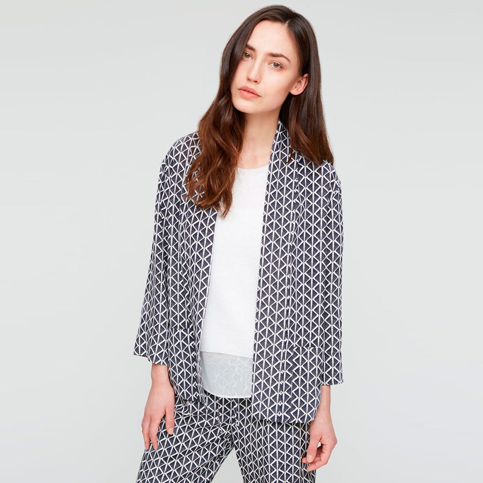 Clothing, Product, Collar, Sleeve, Human body, Shoulder, Textile, Joint, Standing, Pattern, 