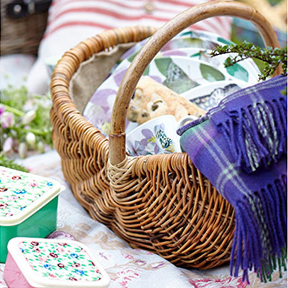 Purple, Home accessories, Basket, Violet, Lavender, Wicker, Storage basket, Picnic basket, Present, Gift wrapping, 