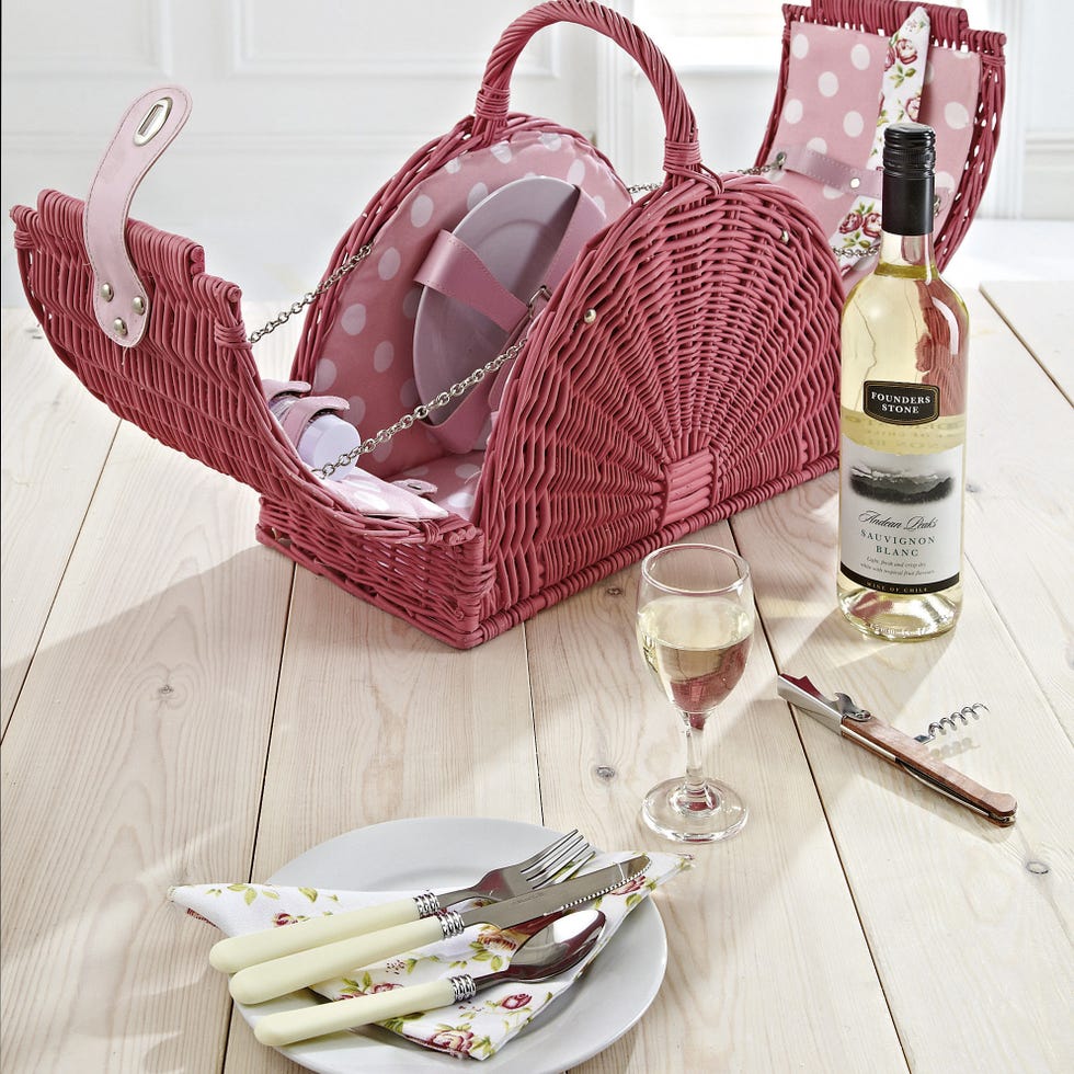 Drinkware, Dishware, Drink, Glass, Stemware, Bottle, Barware, Wine glass, Kitchen utensil, Tableware, 