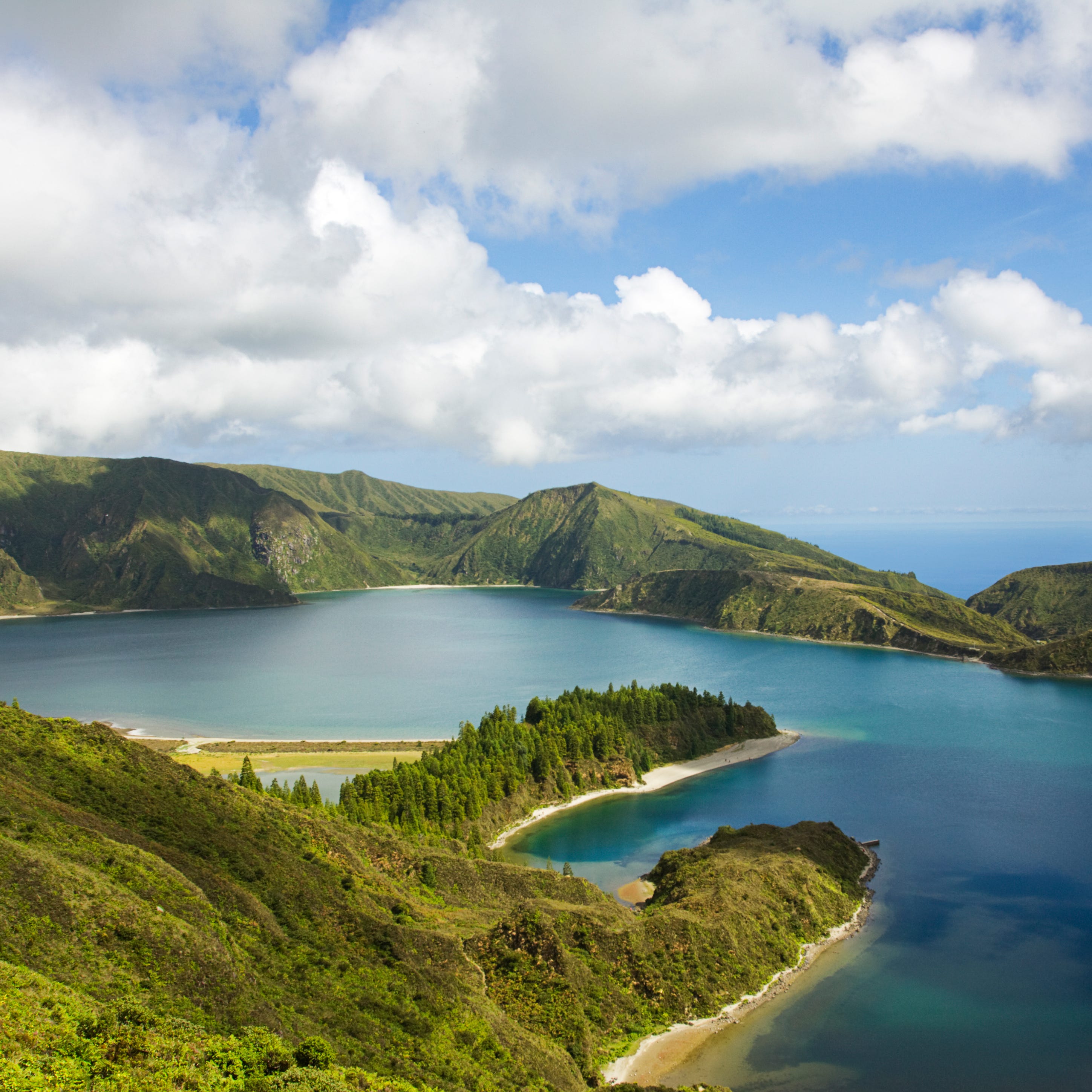 Body of water, Nature, Coastal and oceanic landforms, Natural landscape, Coast, Cloud, Water resources, Water, Landscape, Highland, 