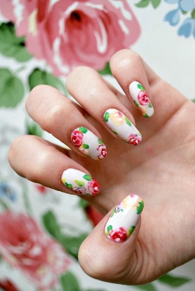 25 Pretty and Delicate Floral Nail Designs  GlobalFashion
