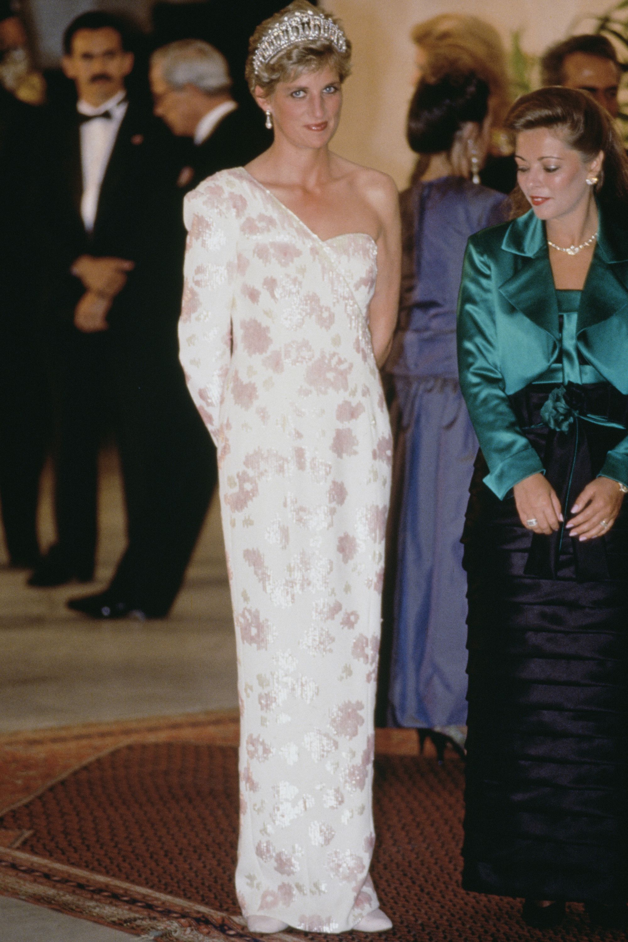 Princess Diana's 50 Best Dresses - Royal Family Fashion