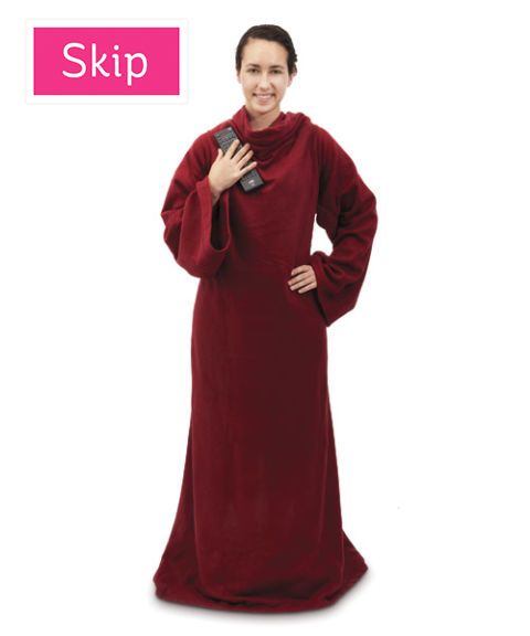 https://hips.hearstapps.com/goodhousekeeping/assets/17/41/1507761035-snuggie-blanket-1009-s3.jpg